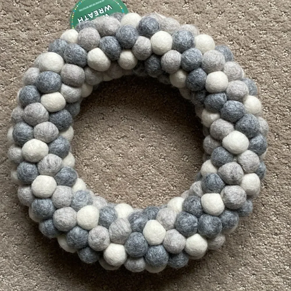 Trader Joe’s Felted Holiday Wreath – Gray & Cream, NWT